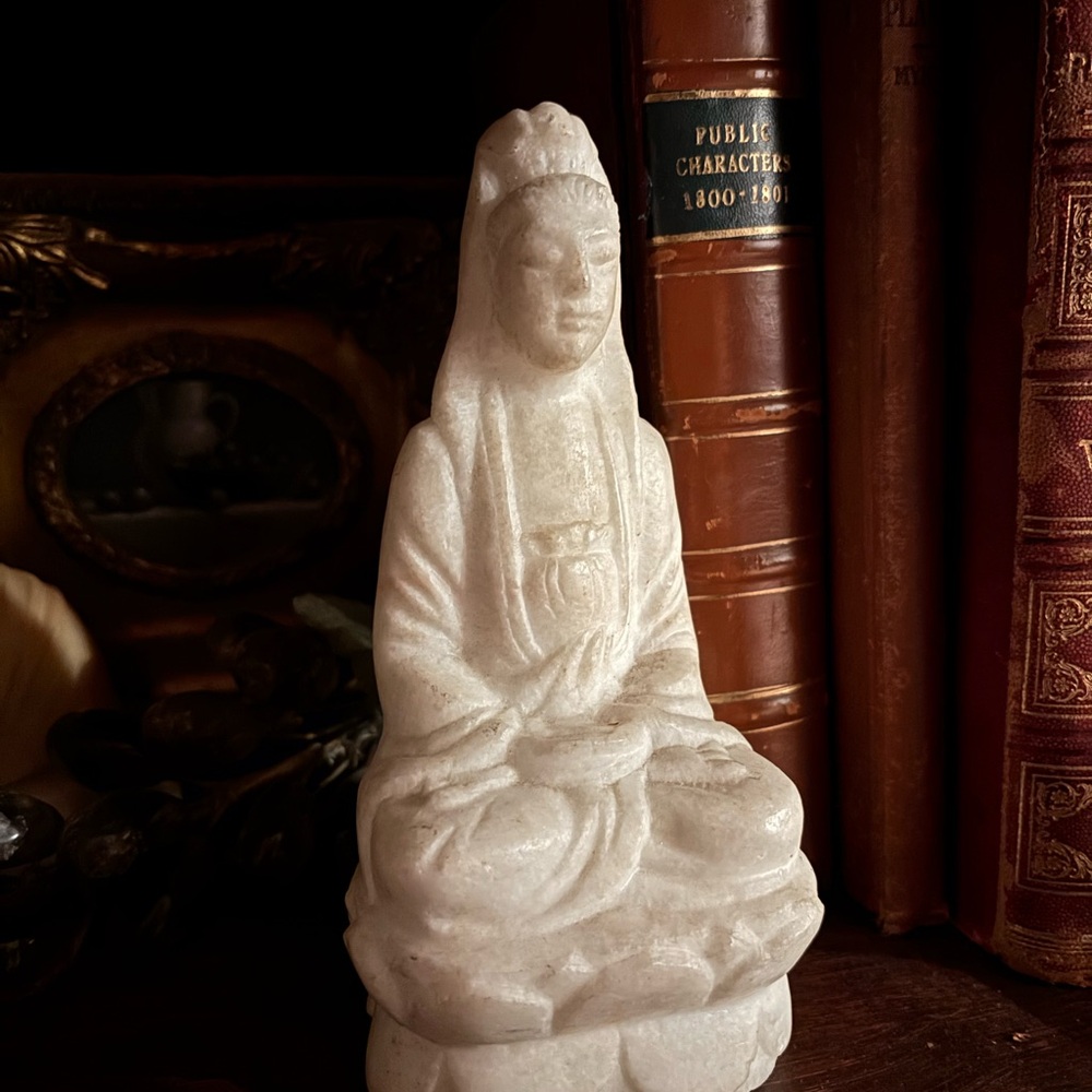 Feng Shui Kwan-yin Guan Yin Goddess Alabaster Statue